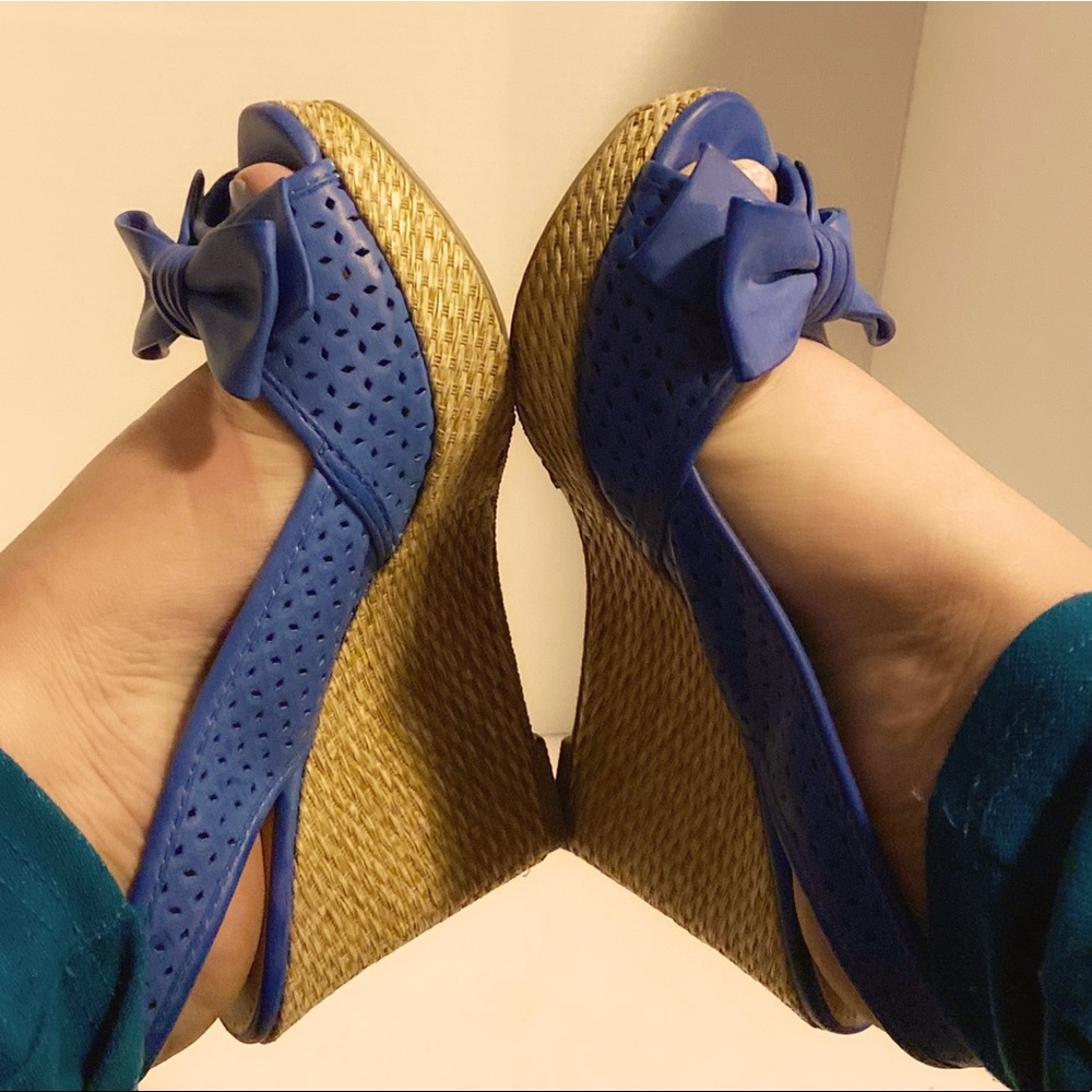 ⭐️HP!⭐️ Blue Bow Sling Back Wedges - Picture 2 of 5